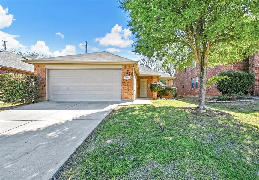 3220 Versante Drive, Bedford, TX 76021