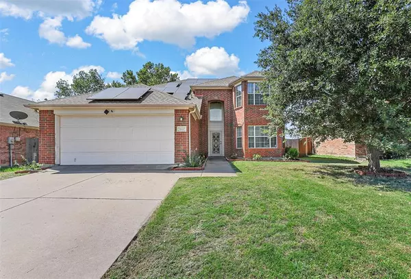 8600 Cherry Bark Lane, Fort Worth, TX 76140