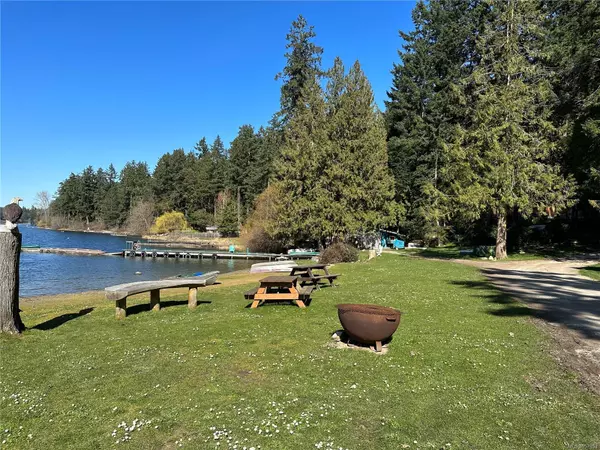 Salt Spring, BC V8K 1M1,1136 North End Rd #8