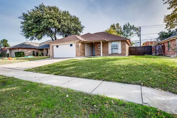 6211 Aires Drive, Arlington, TX 76001