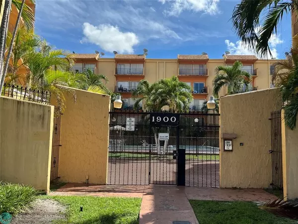 1900 W 54th St  #105, Hialeah, FL 33012