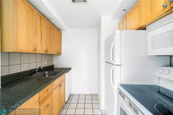 Miami Beach, FL 33139,800 West Ave  #632