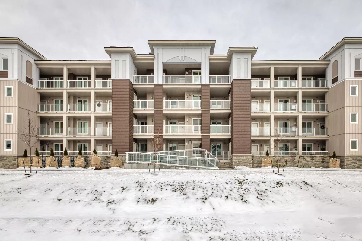 Collingwood, ON L9Y 1T3,5 Spooner CRES #117