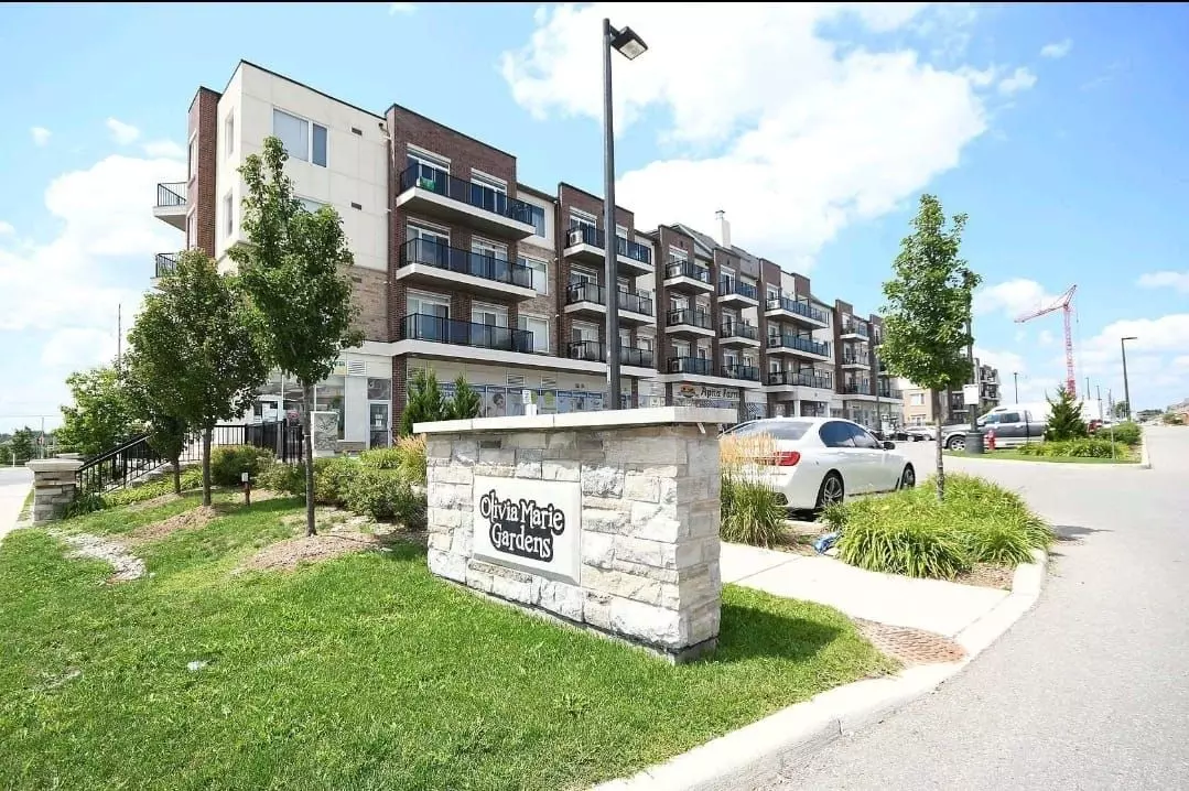 Brampton, ON L6Y 6B8,50 Sky Harbour DR #310