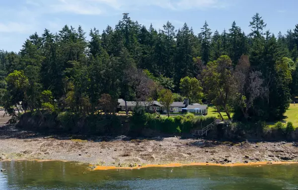 123 Swan Point Rd, Salt Spring, BC V8K 2X5