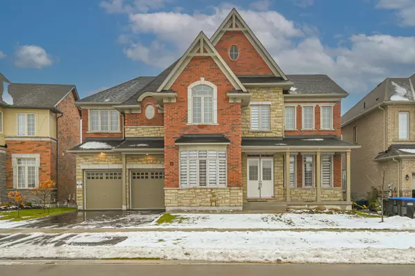 15 Sanford CIR, Springwater, ON L9X 2A8