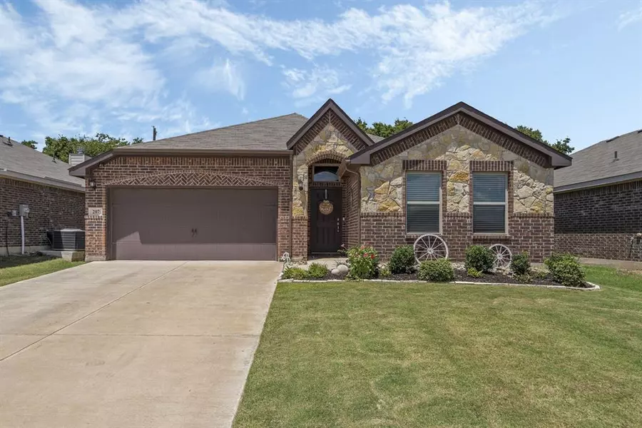 207 High Point Way, Justin, TX 76247