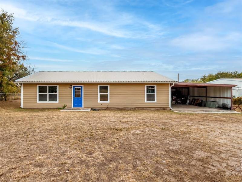 1707 Peach Street, Goldthwaite, TX 76844