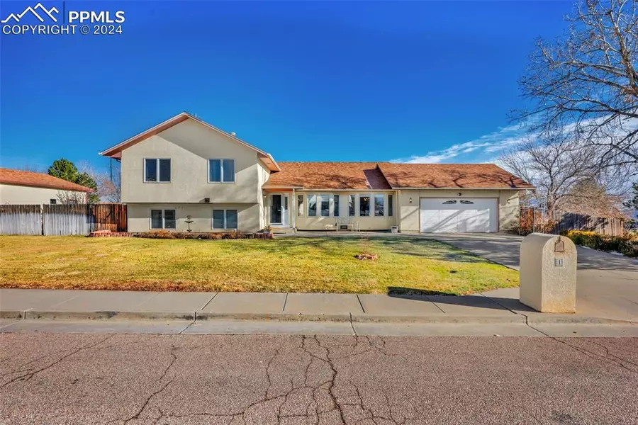 1 Silversmith CT, Pueblo, CO 81008