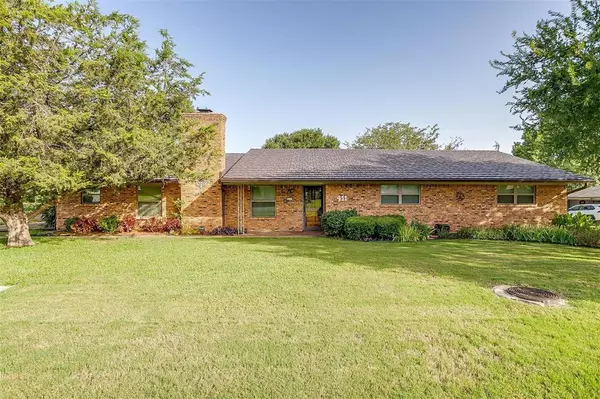 Joshua, TX 76058,411 Country Club Drive