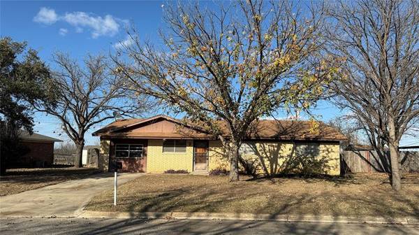 3818 Crestridge Drive, Brownwood, TX 76801