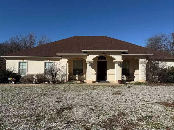 8809 Glen Hollow Drive, Fort Worth, TX 76179