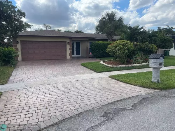 7308 NW 81st St, Tamarac, FL 33321