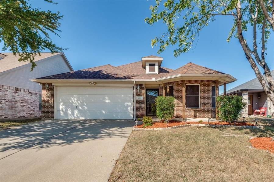 215 Oak Ridge Drive, Waxahachie, TX 75165