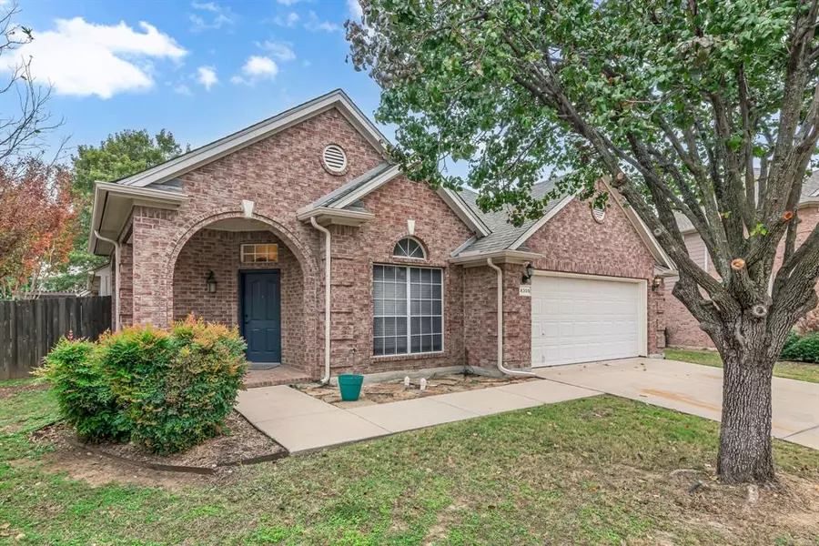 4305 Stoneside Court, Fort Worth, TX 76244