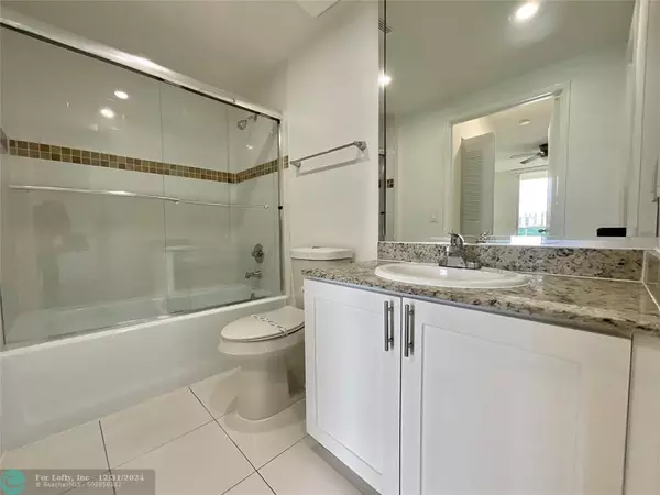 Sunny Isles Beach, FL 33160,16900 N Bay Rd  #2-605