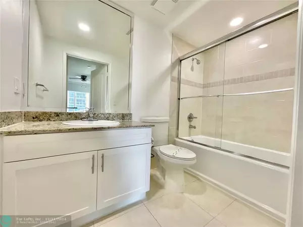 Sunny Isles Beach, FL 33160,16900 N Bay Rd  #3-2006