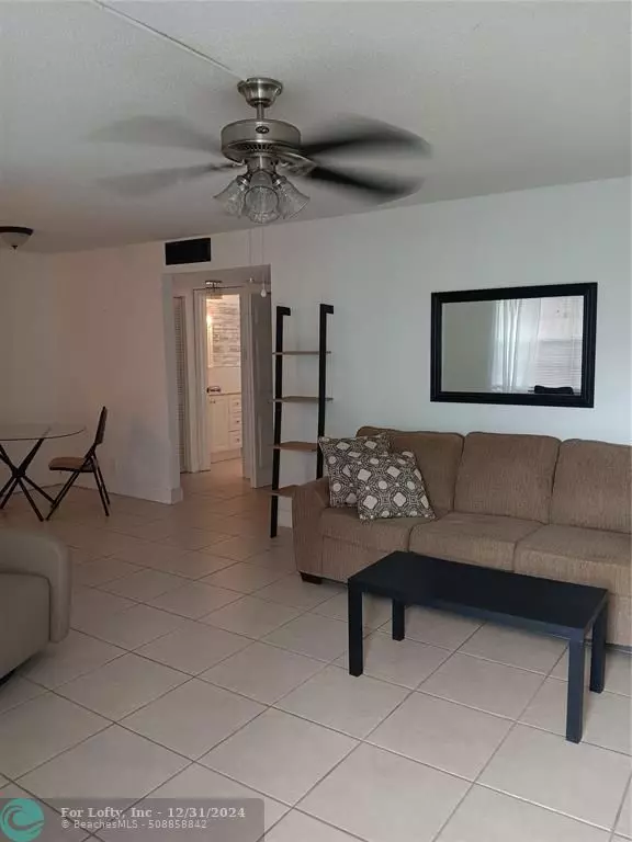 Hallandale Beach, FL 33009,30 SE 4th Ave  #102