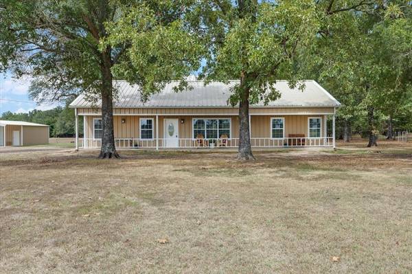 781 County Road 44800, Blossom, TX 75416