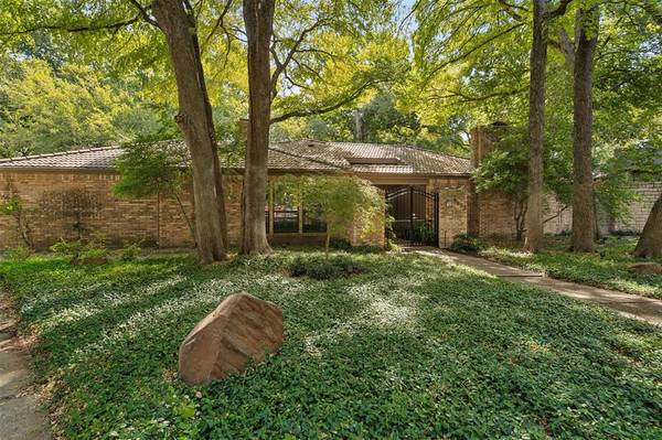 3412 Rustwood Court, Fort Worth, TX 76109