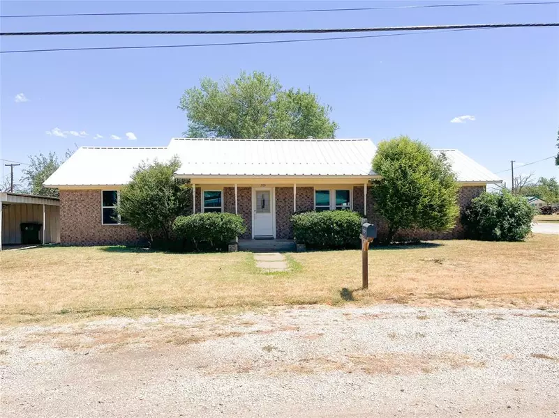 209 S Cedar Street, Seymour, TX 76380