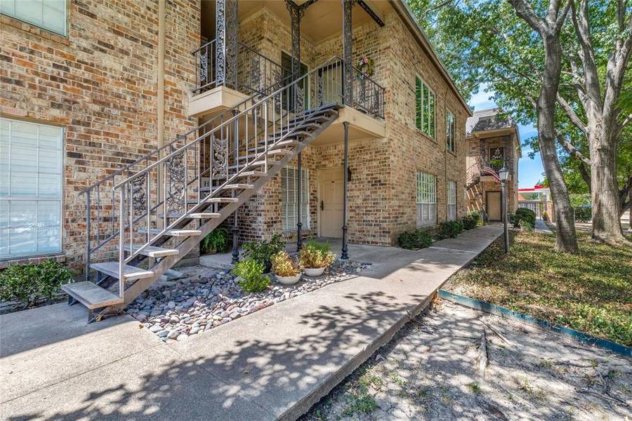 4413 Bellaire Drive S #104S, Fort Worth, TX 76109