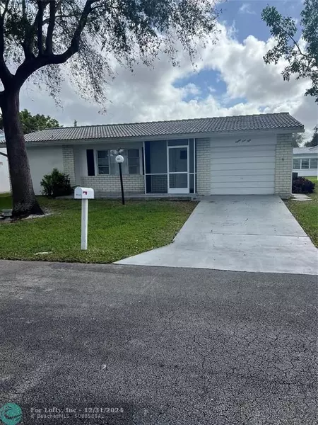 8950 NW 13th St, Plantation, FL 33322