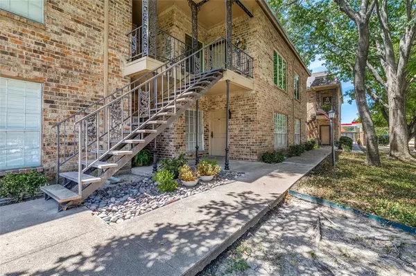 4413 Bellaire Drive S #104S, Fort Worth, TX 76109