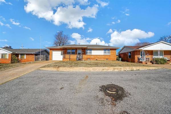 1217 Wilson Avenue, Clinton, OK 73601