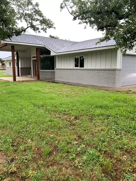 101 Brad Street, Jacksboro, TX 76458