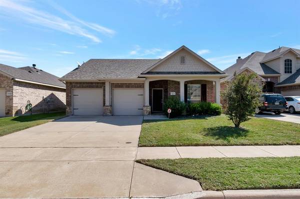 10916 Braemoor Drive,  Fort Worth,  TX 76052