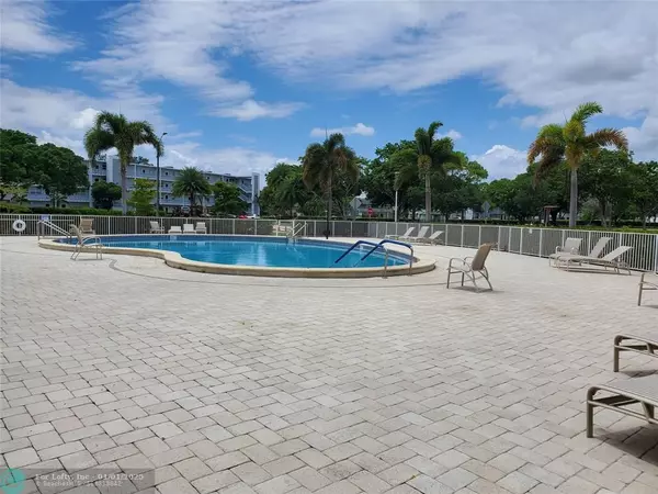 Deerfield Beach, FL 33442,110 Lyndhurst E  #110