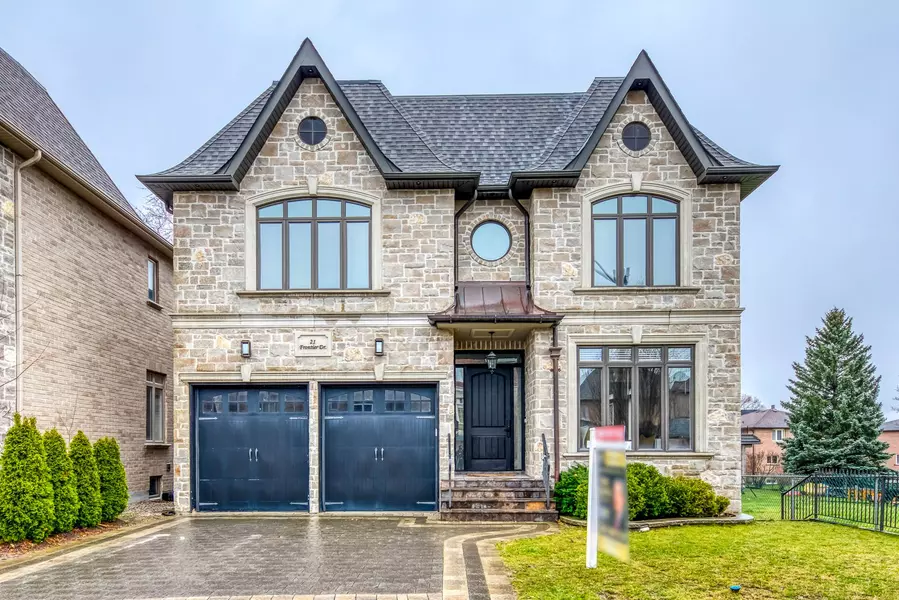 21 Frontier DR, Richmond Hill, ON L4C 0M2