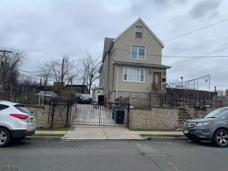 215 Reid St, Elizabeth City, NJ 07201