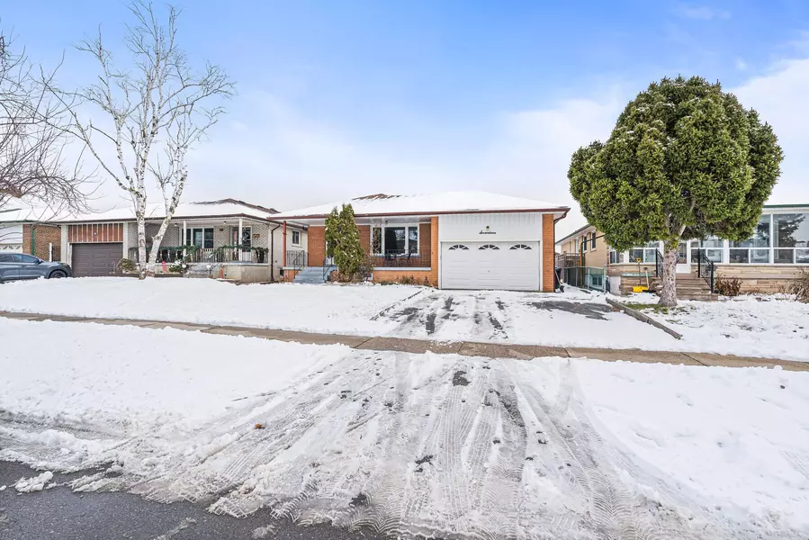 17 Vange CRES, Toronto W10, ON M9V 3N6