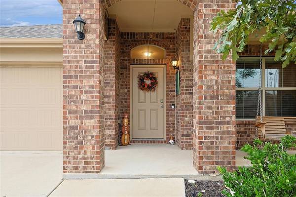 1228 Walnut Cliff Court,  Fort Worth,  TX 76179