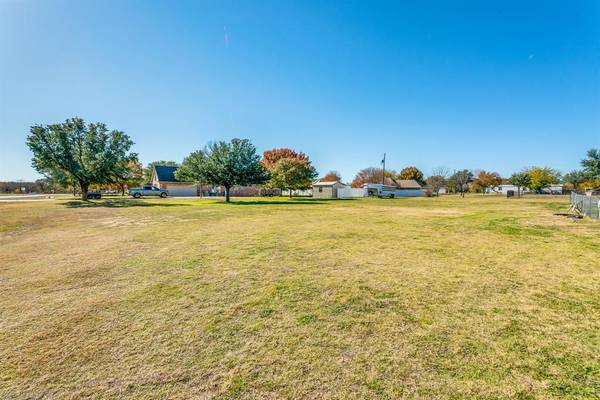 217 Dennis Road, Lipan, TX 76462