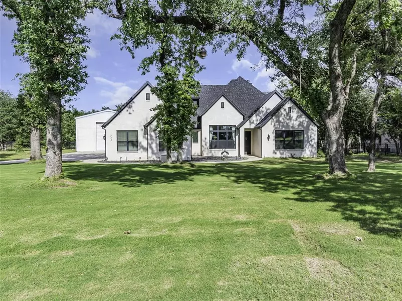 733 Glade Park Court, Azle, TX 76020