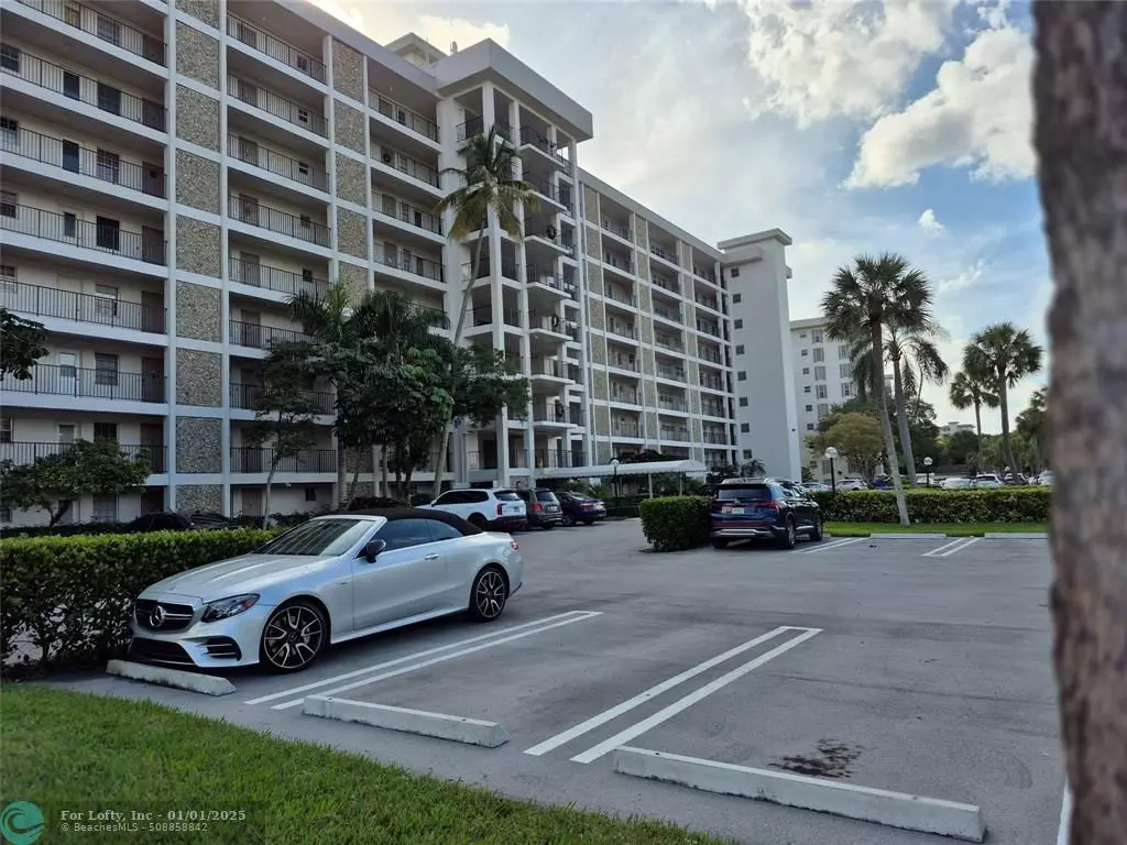 Pompano Beach, FL 33069,3150 N Palm Aire Dr  #802