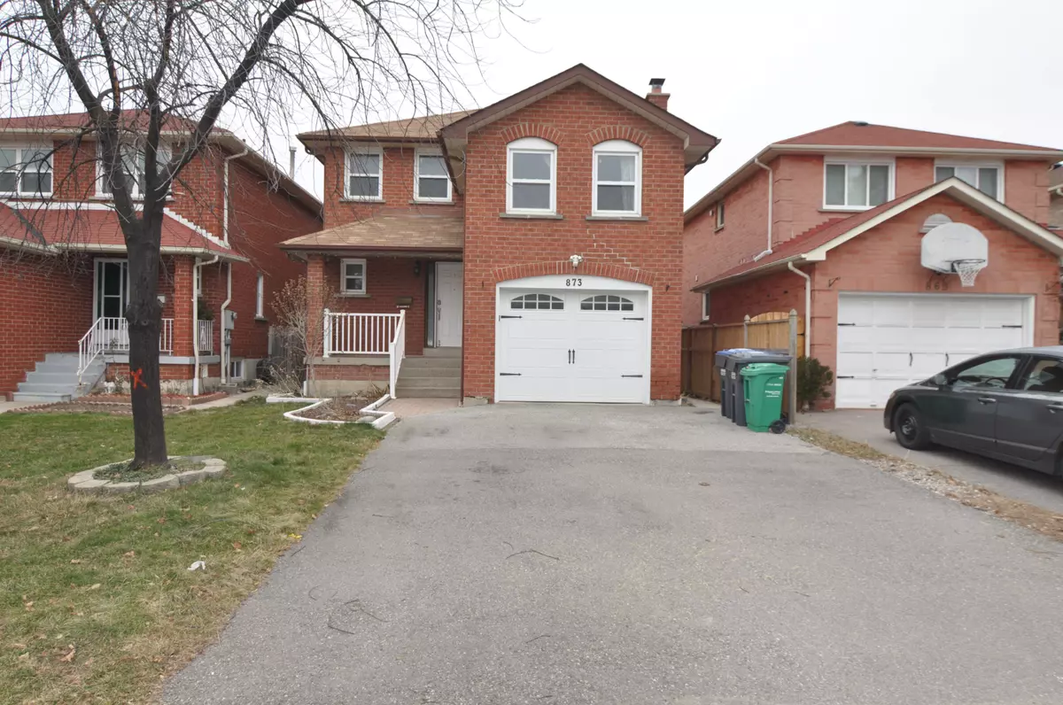 Mississauga, ON L5C 4L8,873 Apple Gate CT #Upper