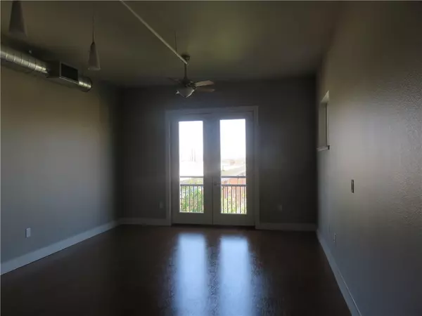 Fort Worth, TX 76104,928 Travis Avenue #309