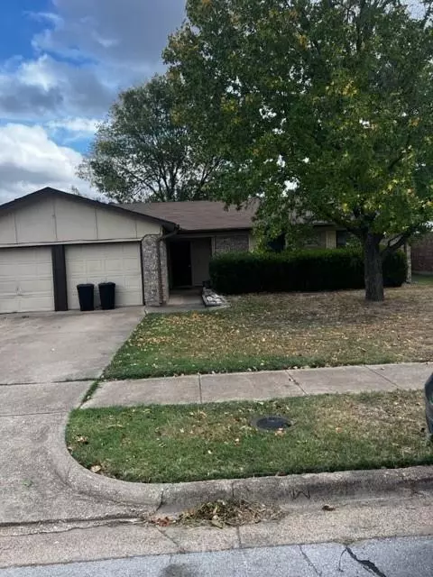 559 Ridgecrest Drive, Saginaw, TX 76179