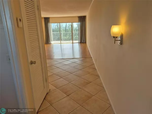 Pompano Beach, FL 33069,3150 N Palm Aire Dr  #802