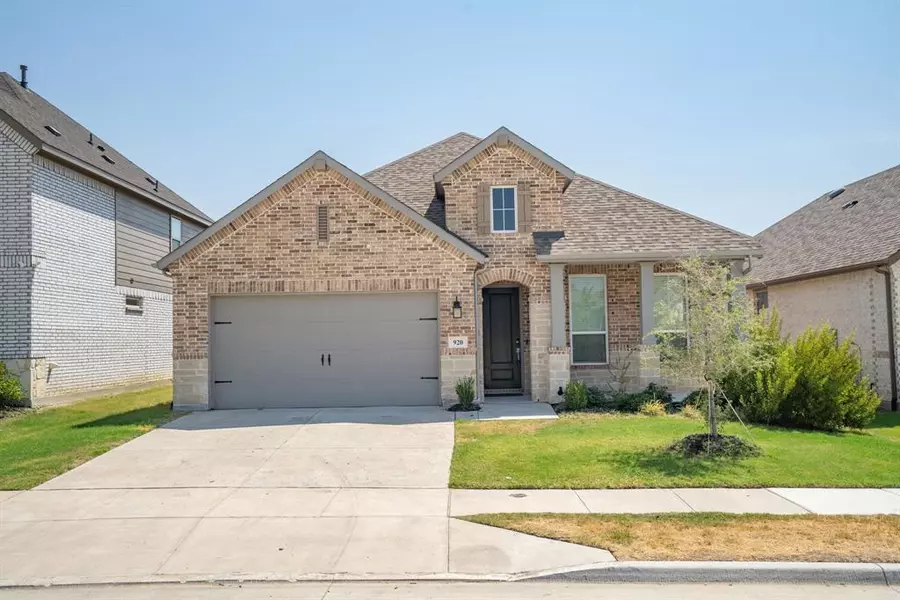 920 Rosebay Drive, Justin, TX 76247