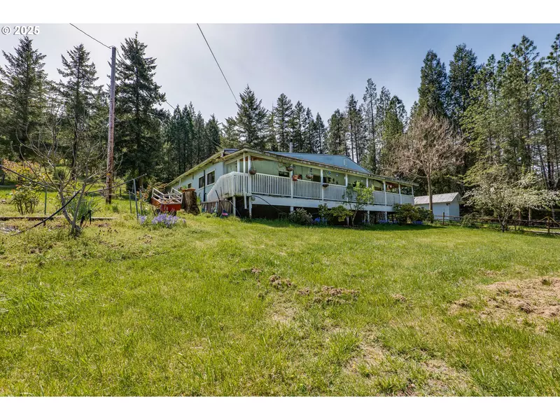 2239 STANDLEY RD, Glide, OR 97443