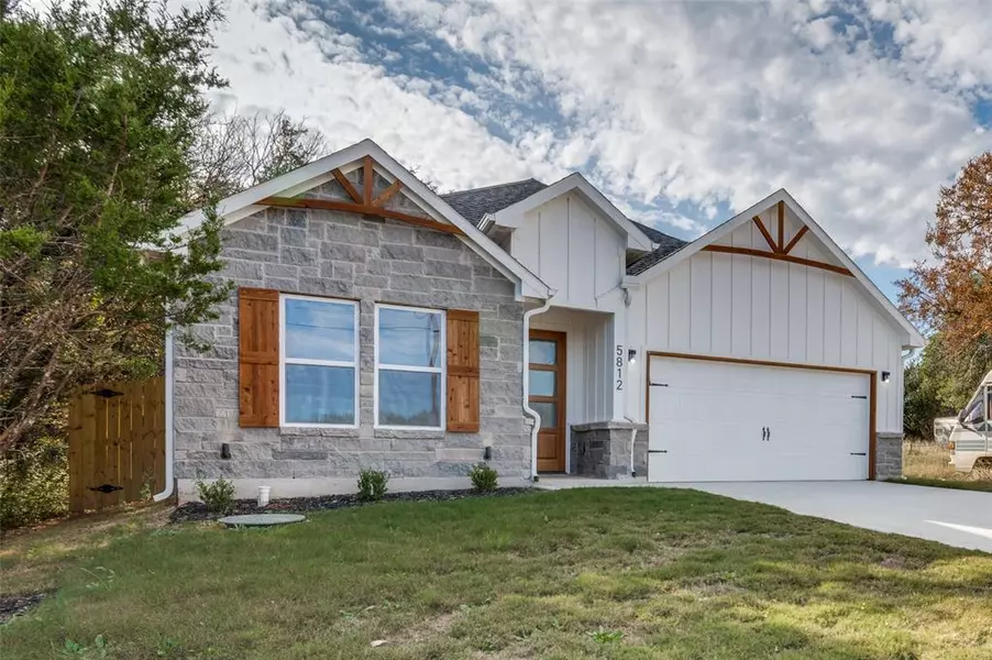 5812 Black Pine Circle, Granbury, TX 76048