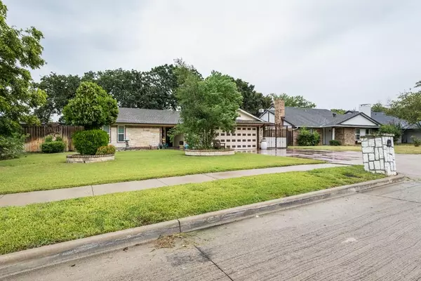 537 Auburn Drive, Lewisville, TX 75067