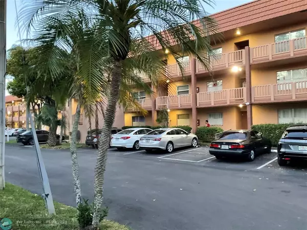 Sunrise, FL 33322,9861 Sunrise Lakes Blvd  #304