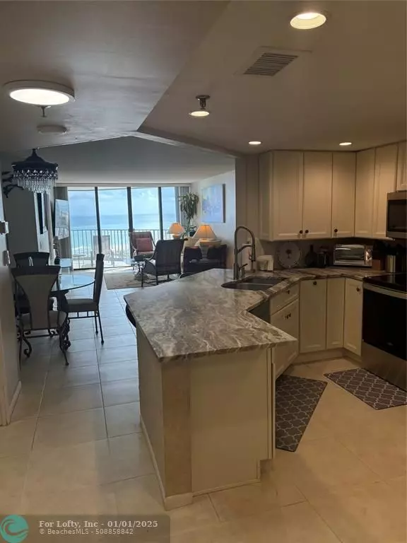 Jensen Beach, FL 34957,9650 S Ocean Dr  #809