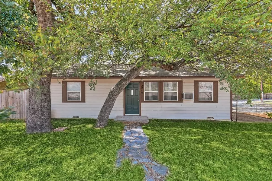 2219 N Elm Street, Denton, TX 76201